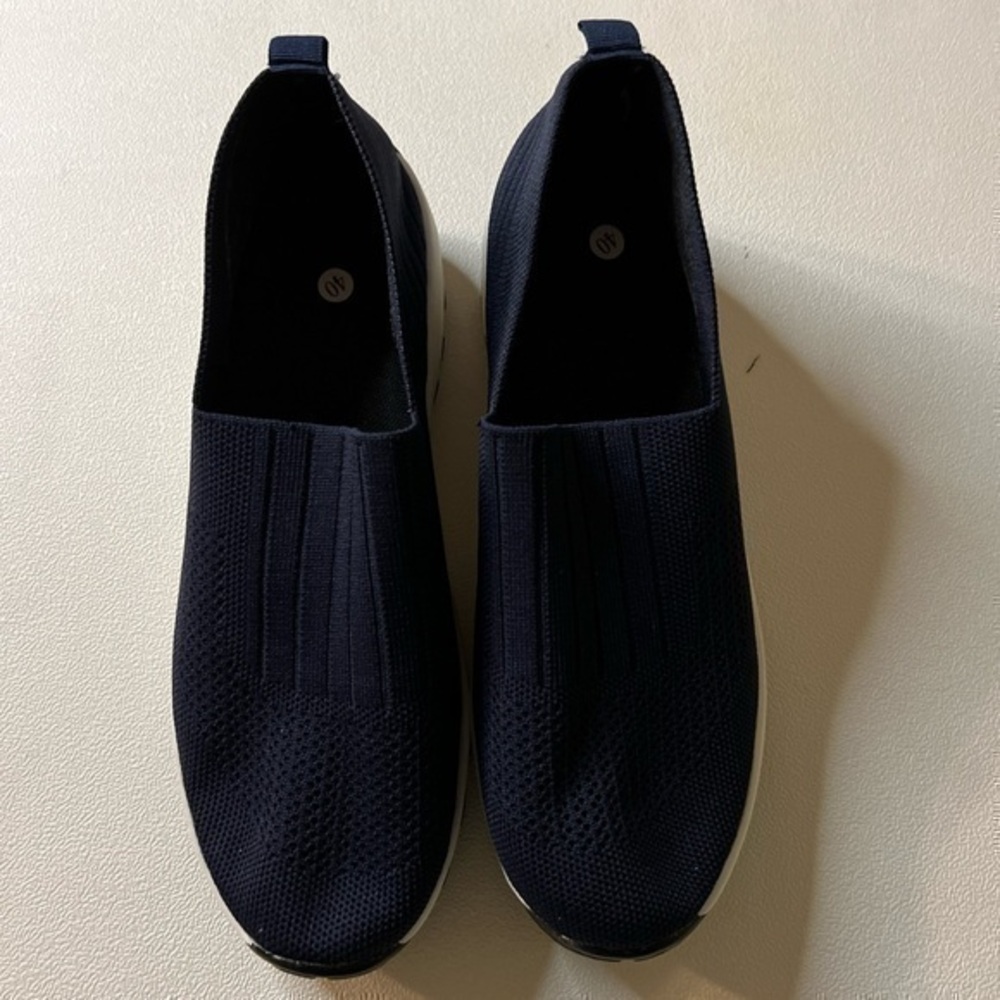 New Cilool Women's Slip On Sneakers Size 9 Womens. Nice! Lightweight